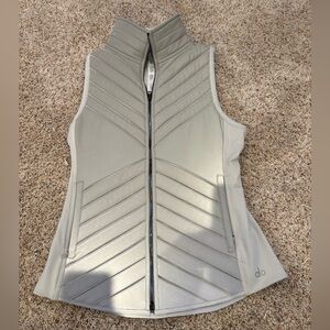 Alo XS sliver reflective Quilted Zip-Up Vest  gray